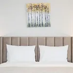 Tsikaris Boutique *