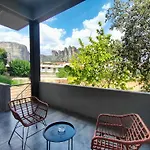 Tsikaris Boutique * Καλαμπάκα
