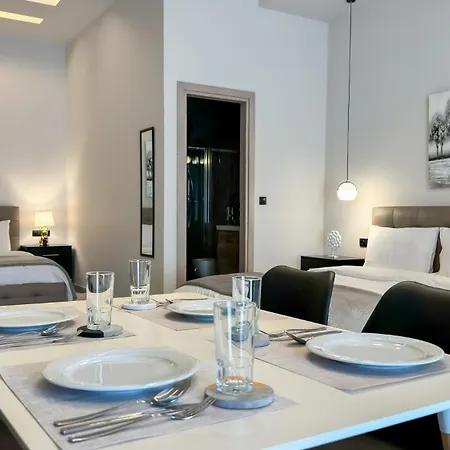 Tsikaris Boutique דירה קאלאבאקה