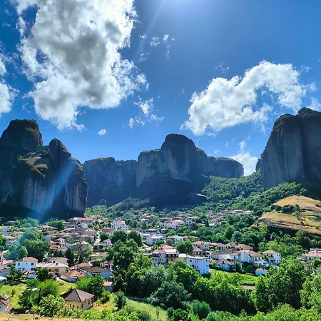 Tsikaris Boutique קאלאבאקה