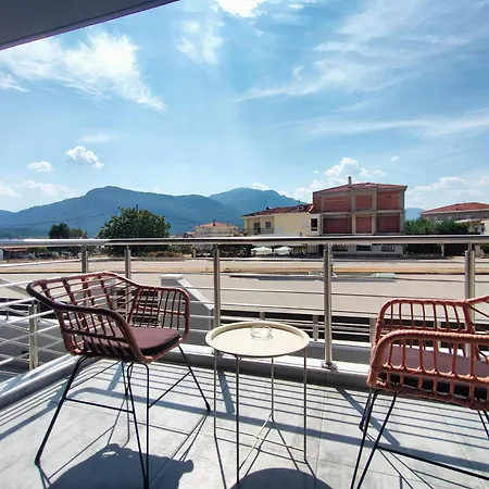 Tsikaris Boutique * קאלאבאקה